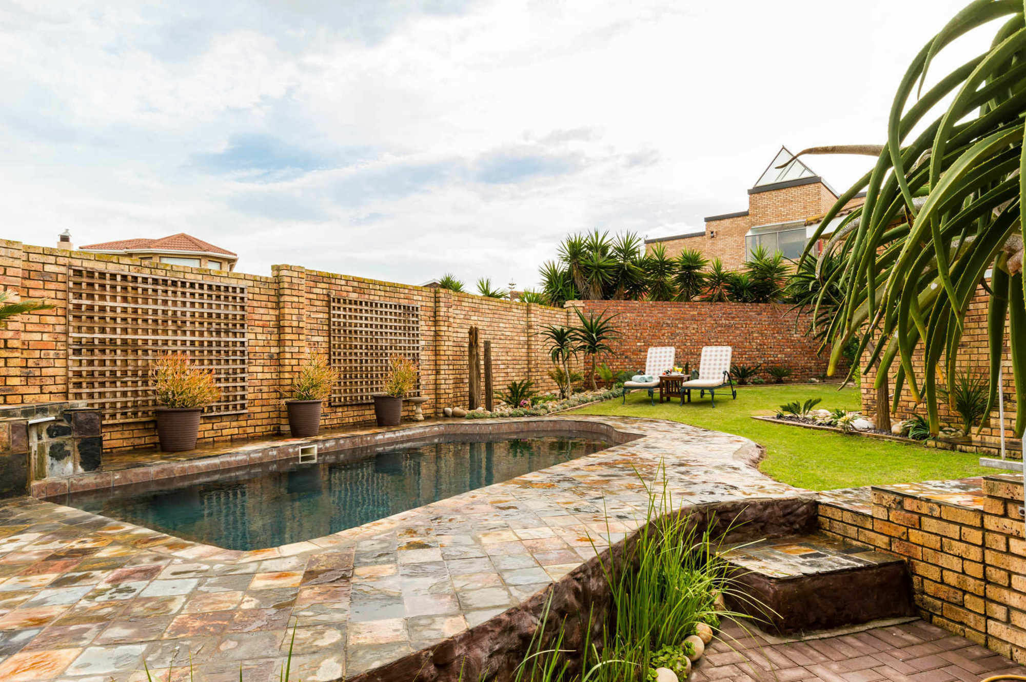 Nautilus Guesthouse Port Elizabeth Exterior foto